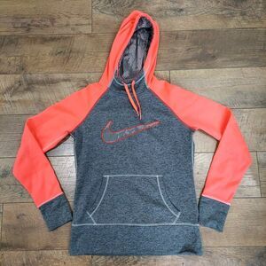 Nike Therma Fit Hoodie Women’s Size Small Gray And Pink Hoodie With Thumb Holes